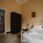 לינה וארוחת בוקר Piazza Argento לצ'ה
