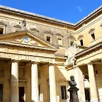 Piazza Argento לינה וארוחת בוקר לצ'ה