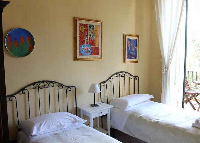 לינה וארוחת בוקר Piazza Argento 4*